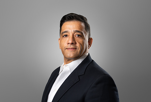 Foto de Román González, Director de Operaciones de Amway Venezuela, donde mantiene un proceso de mejoramiento continuó y apoyo a los Empresarios Amway.